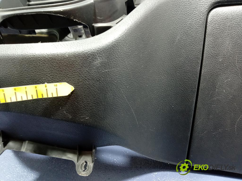 Hyundai Santa fe 2007 kokpit,pristrojová doska 01