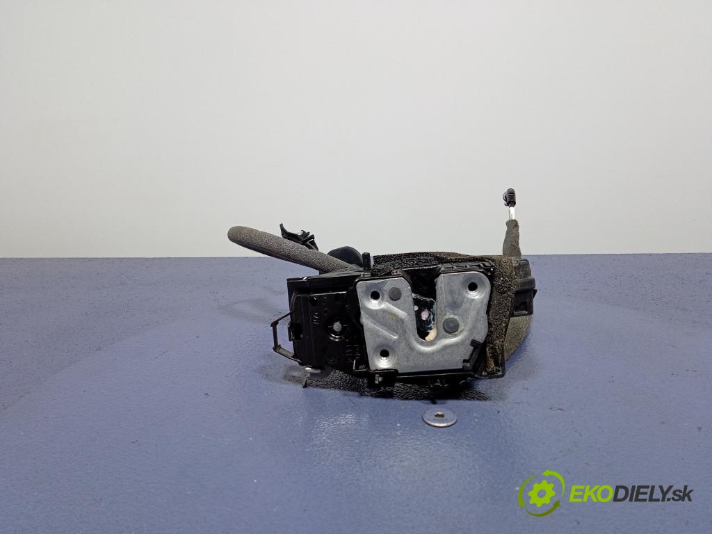 Renault Clio 2021 zámek dveře Zad: v pravo: 825007311R