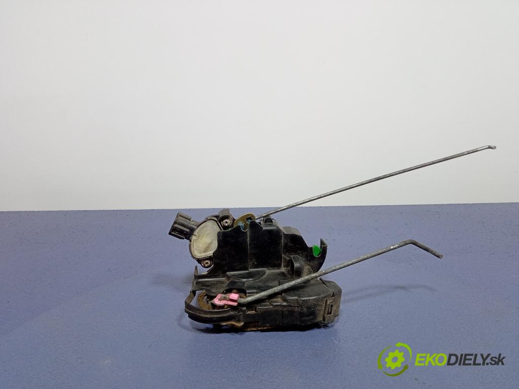 Subaru Legacy 1999 zámek dveře před Levý: 01