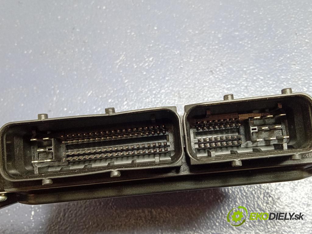 Mazda 5 2007 riadiaca jednotka Motor: 275800-6671