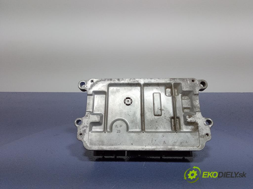 Mazda 6 2012 riadiaca jednotka Motor: PE6E18881E
