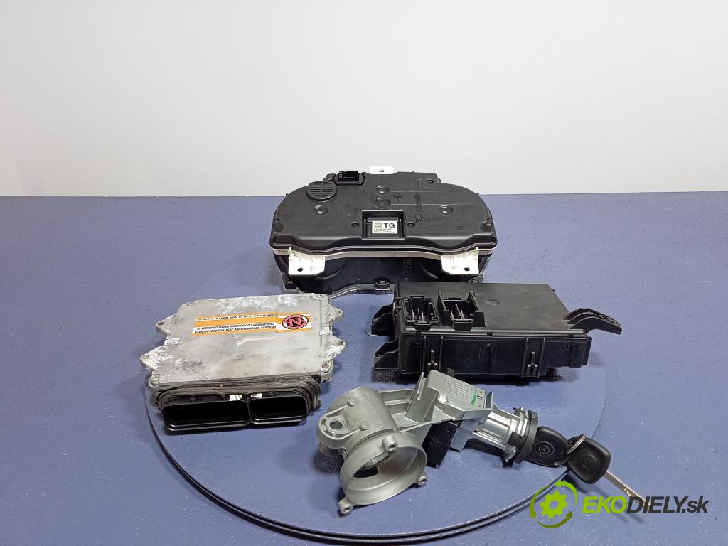 Opel Corsa 2010 skříňka Pojistky 13320627