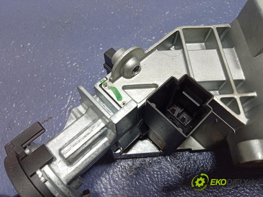 Opel Corsa 2010 skříňka Pojistky 13320627