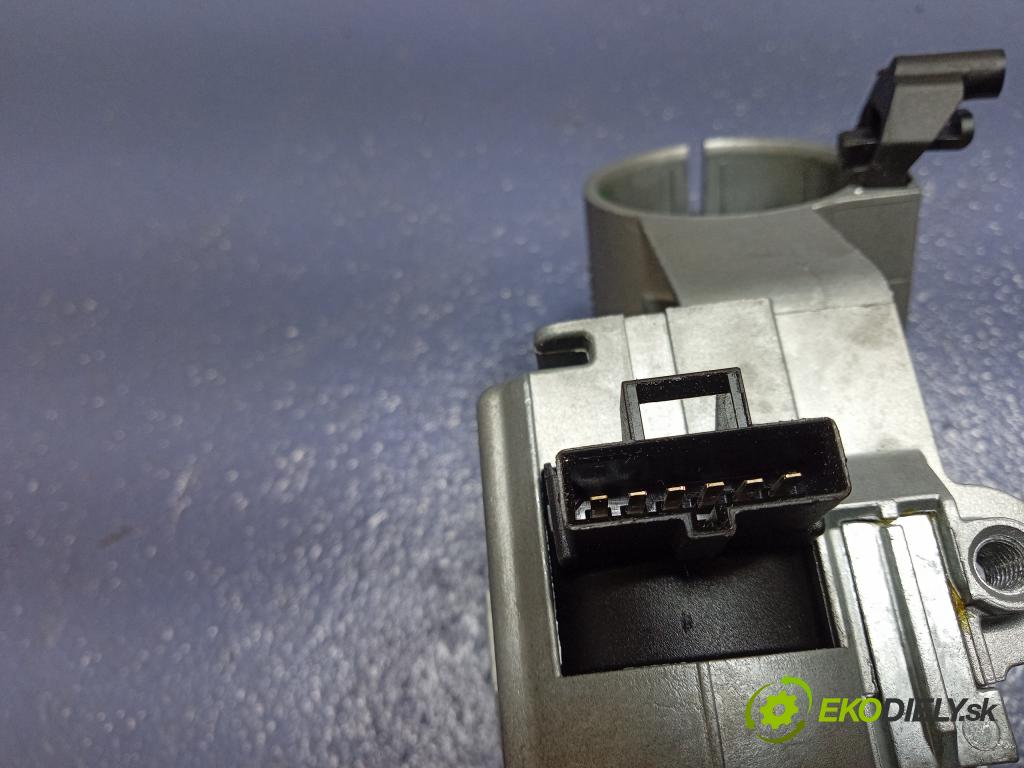 Opel Corsa 2010 skříňka Pojistky 13320627