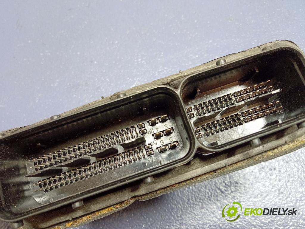 Opel Corsa 2010 skříňka Pojistky 13320627