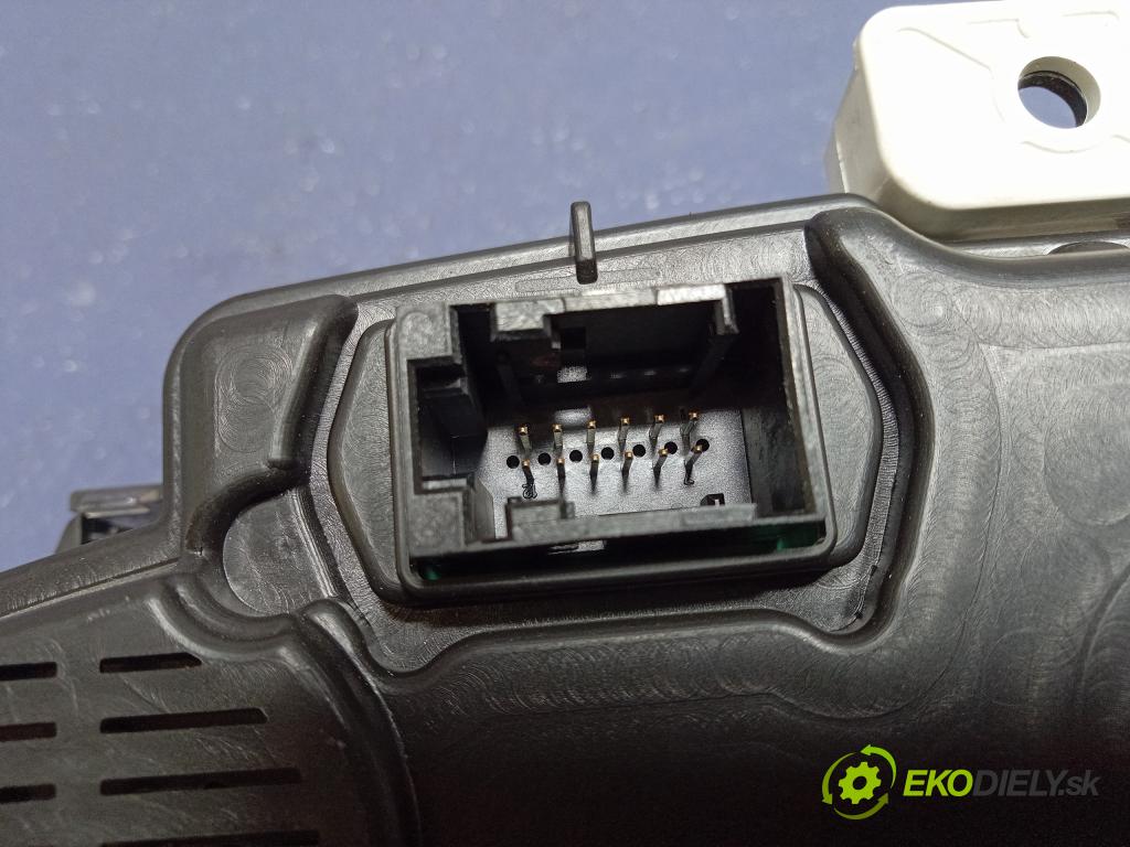 Opel Corsa 2010 skříňka Pojistky 13320627