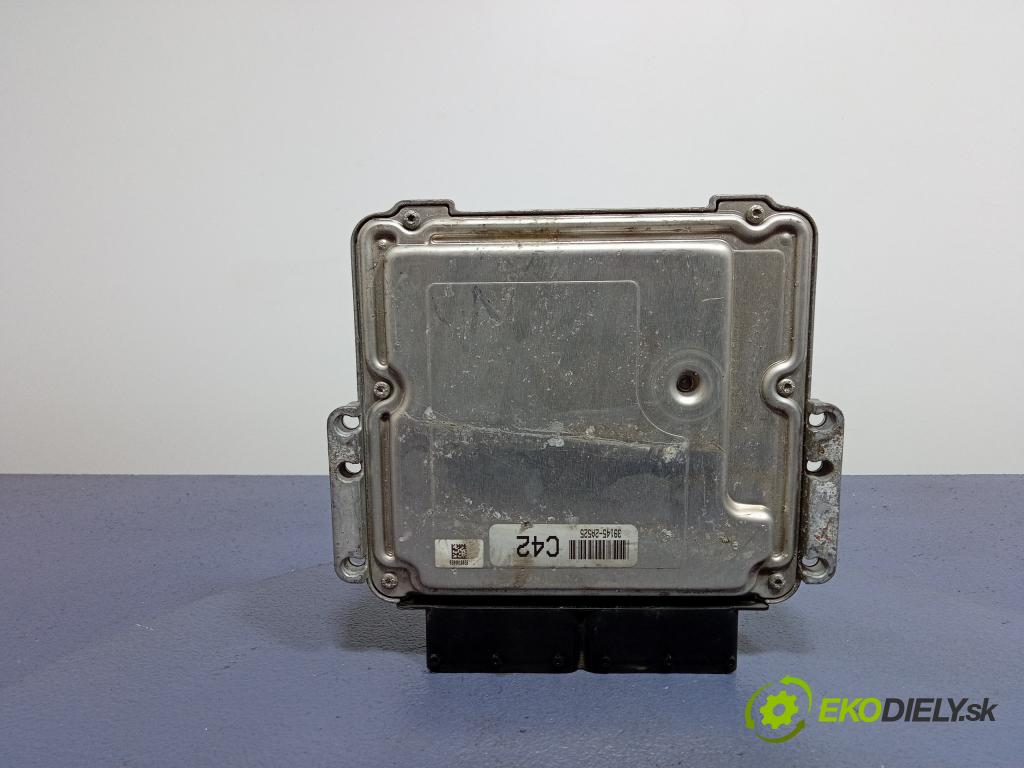 Hyundai I40 2016 riadiaca jednotka Motor: 0281032997