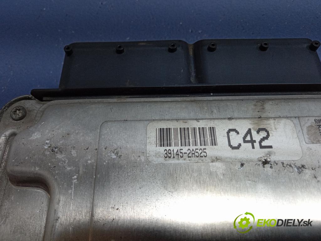 Hyundai I40 2016 riadiaca jednotka Motor: 0281032997