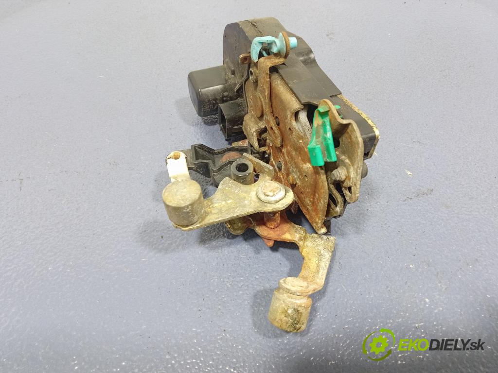 Chrysler Voyager 2003 zámek dveře před Levý: 01