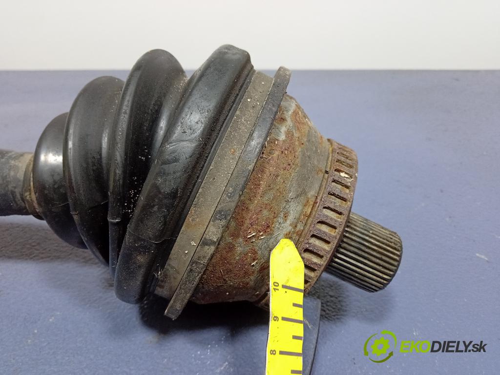 Audi A6 2000 poloos Prava: Predné 01