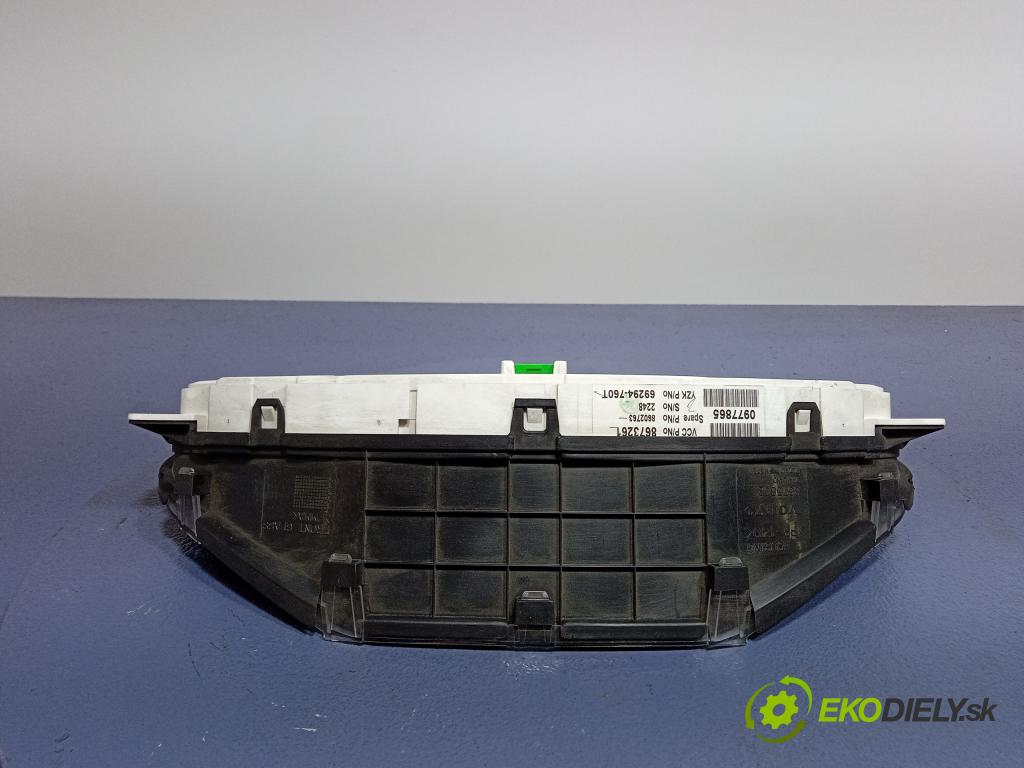 Volvo S60 2004 prístrojovka/ budíky 8673802