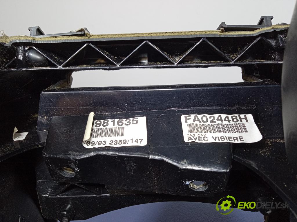 Volvo S60 2004 kokpit,pristrojová doska 01