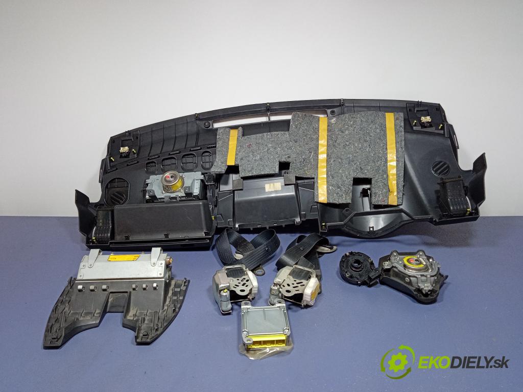 Toyota Corolla verso 2006 kokpit,pristrojová doska 89170-0F032