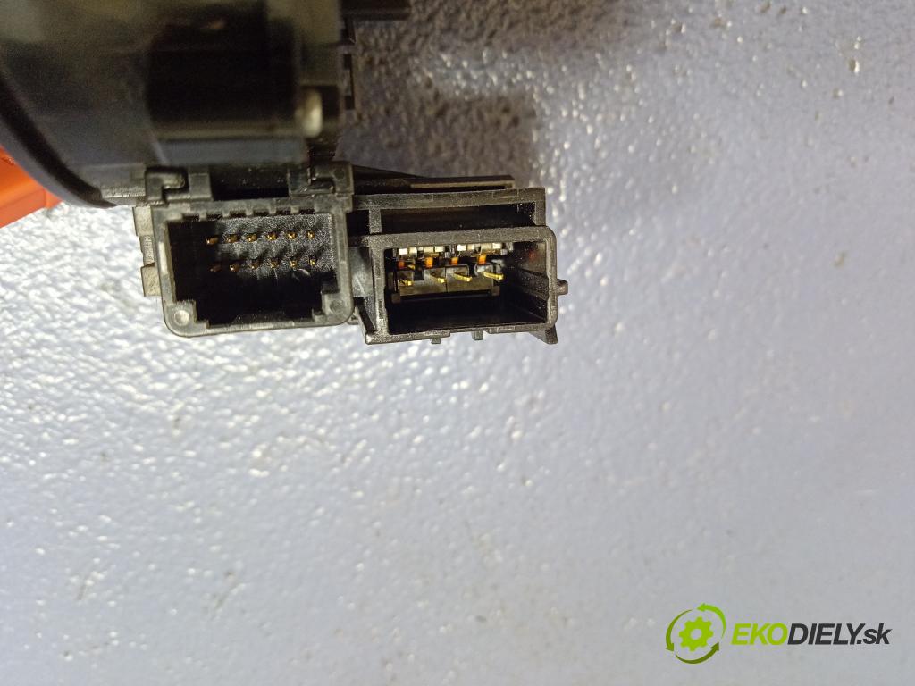 Toyota Corolla verso 2006 kokpit,pristrojová doska 89170-0F032