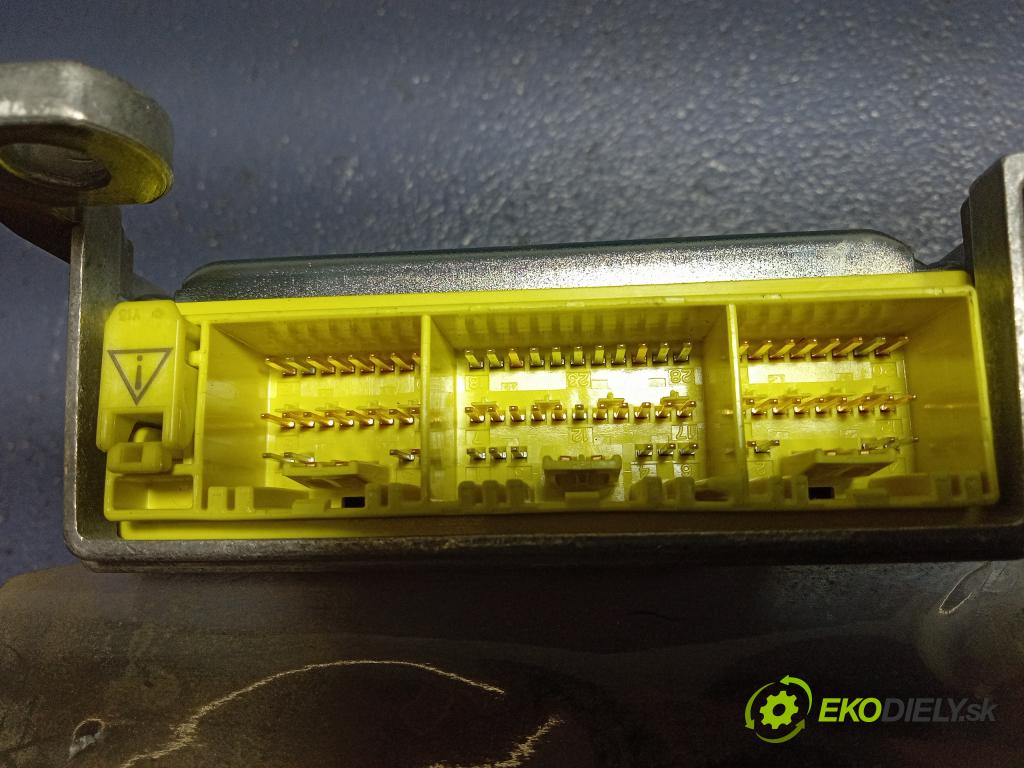 Toyota Corolla verso 2006 kokpit,pristrojová doska 89170-0F032