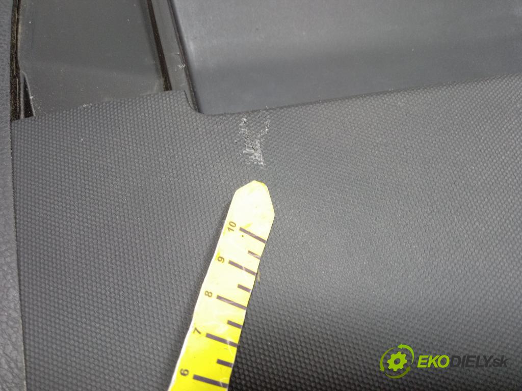 Toyota Corolla verso 2006 kokpit,pristrojová doska 89170-0F032