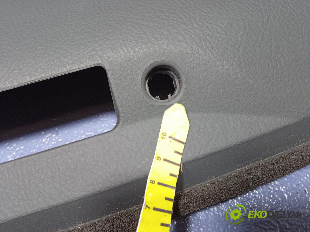 Toyota Corolla verso 2006 kokpit,pristrojová doska 89170-0F032
