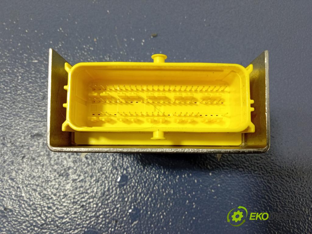 Audi A4 2005 kokpit,pristrojová doska 8E1857003F