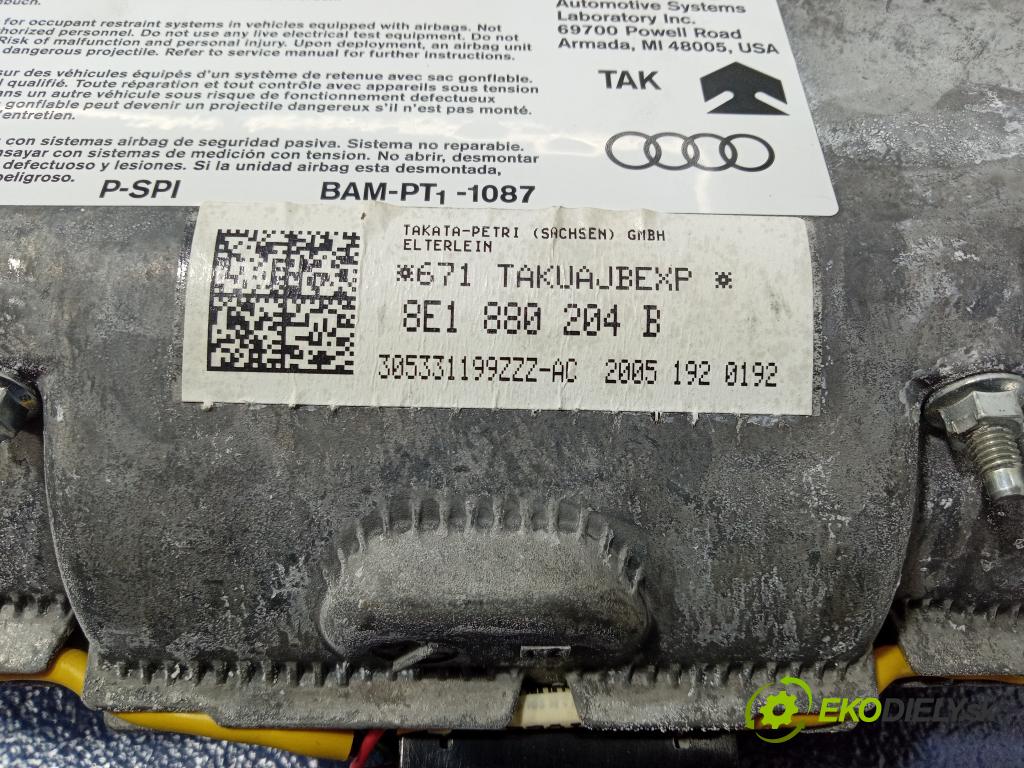 Audi A4 2005 kokpit,pristrojová doska 8E1857003F