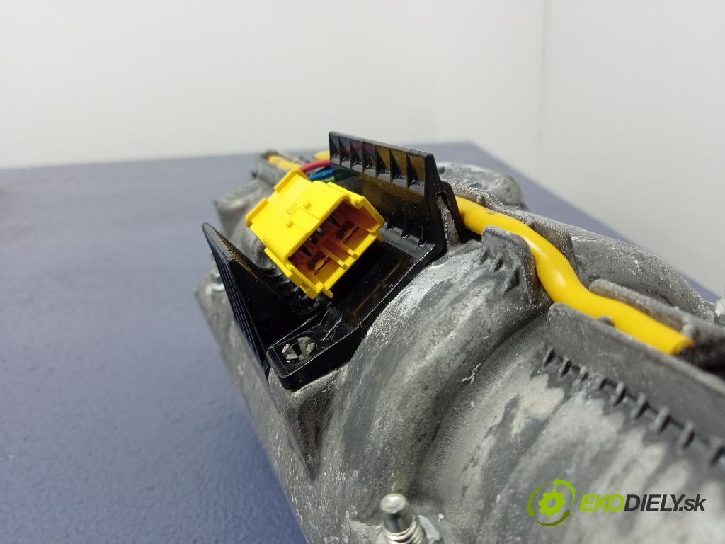 Audi A4 2005 kokpit,pristrojová doska 8E1857003F