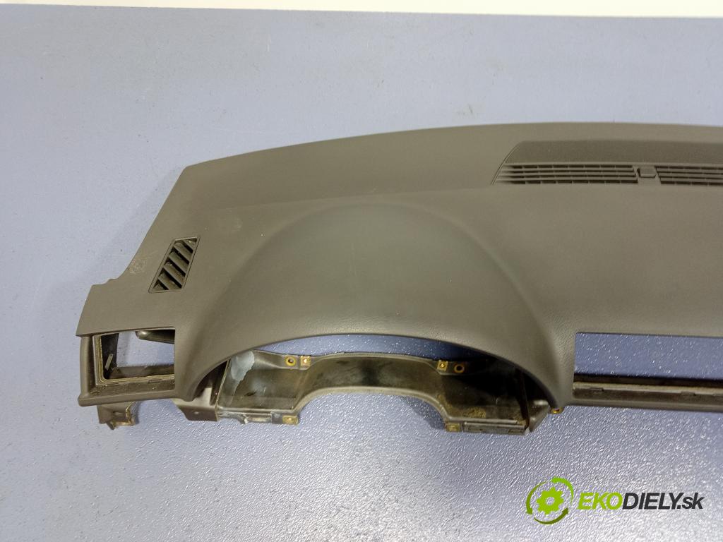 Audi A4 2005 kokpit,pristrojová doska 8E1857003F