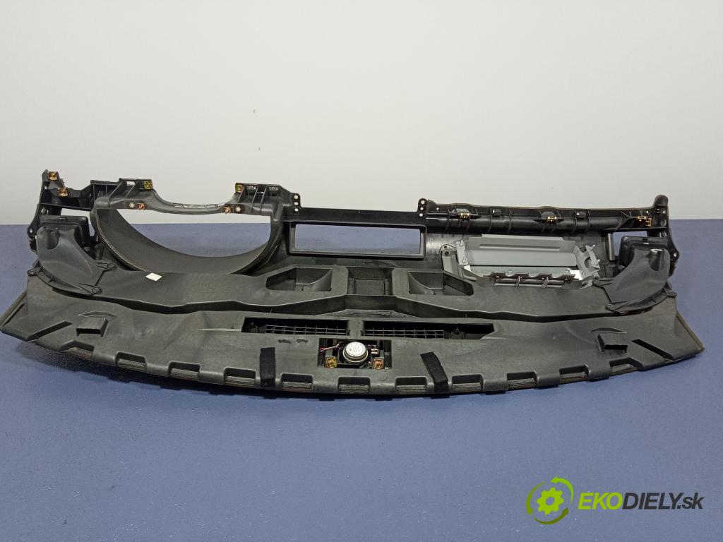 Audi A4 2005 kokpit,pristrojová doska 8E1857003F