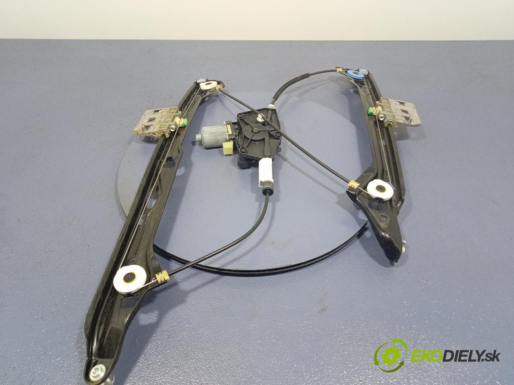 Audi RS Q8 2021 mechanismus stahování Sklenka: Zad: Levý: 4M8839461A