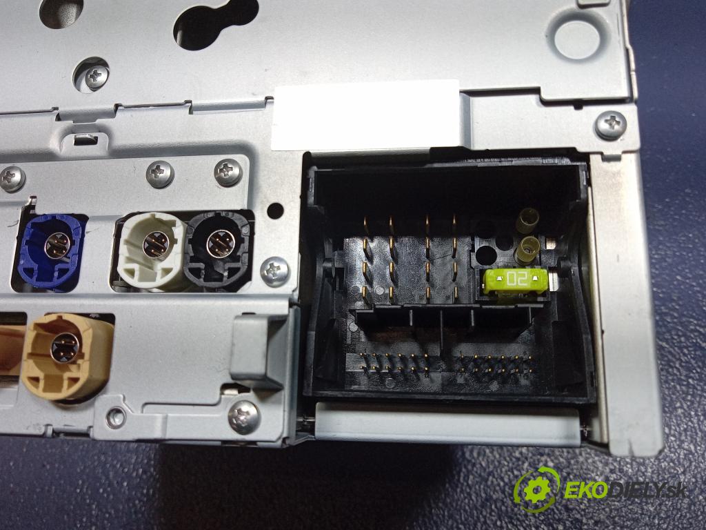 Mercedes Cls 2014 Radio I Navigácia: A2189002506