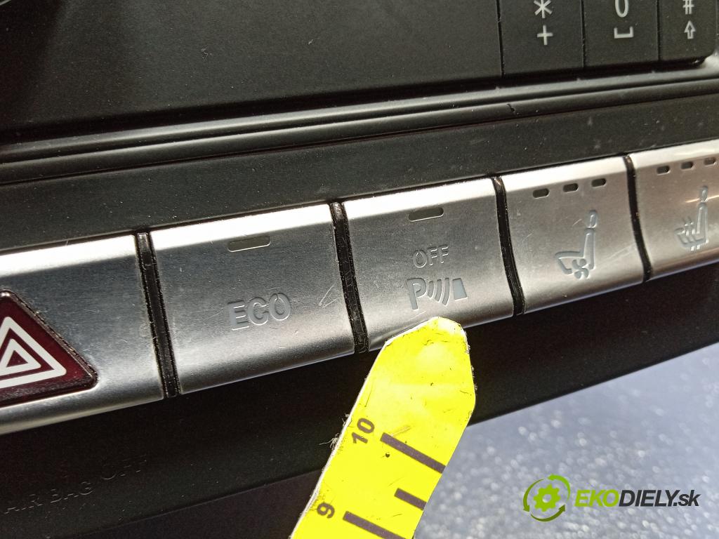 Mercedes Cls 2014 Radio I Navigácia: A2189002506