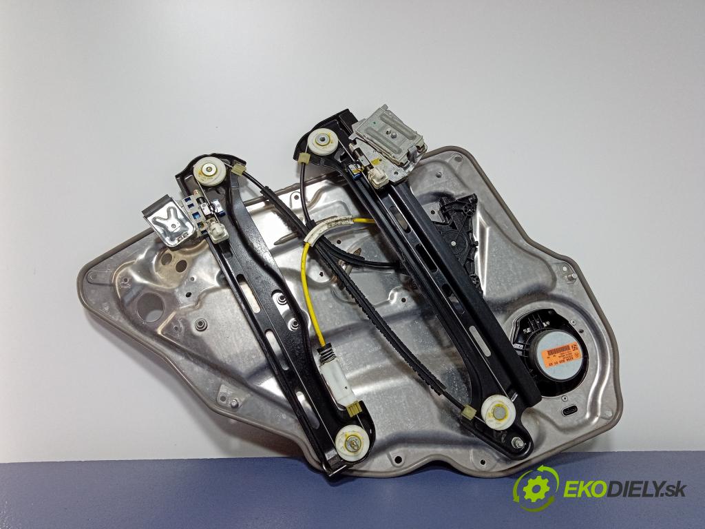 Mercedes Cls 2014 mechanismus stahování Sklenka: Zad: v pravo: 01