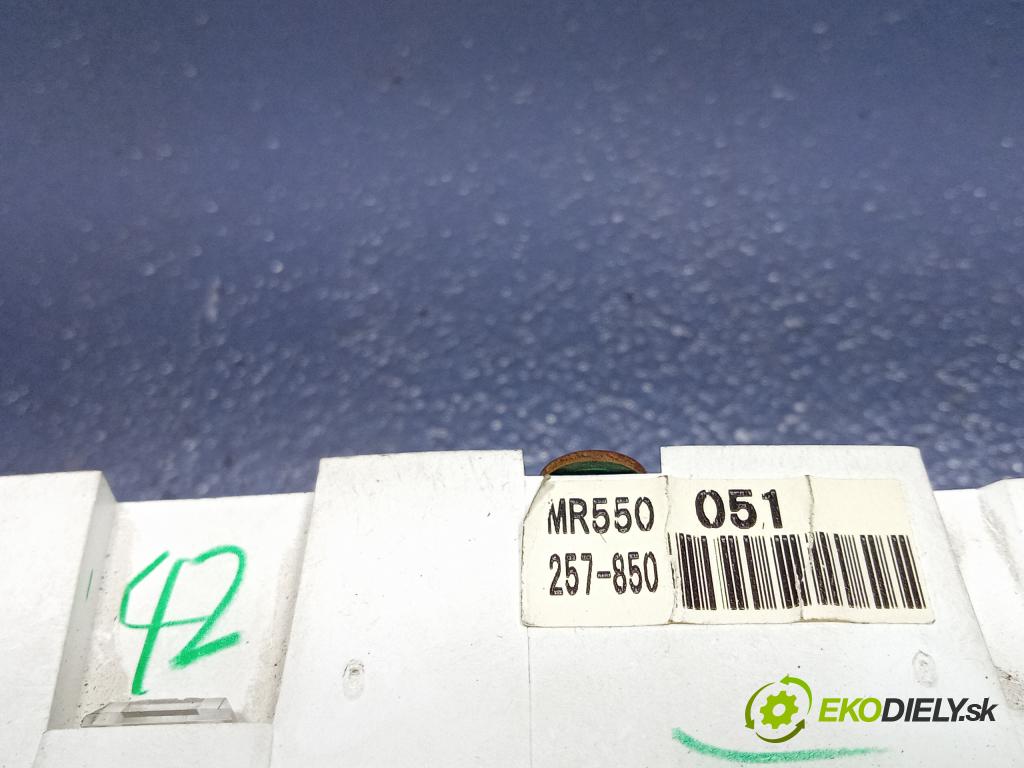 Mitsubishi Lancer 2004 prístrojovka/ budíky MR550051