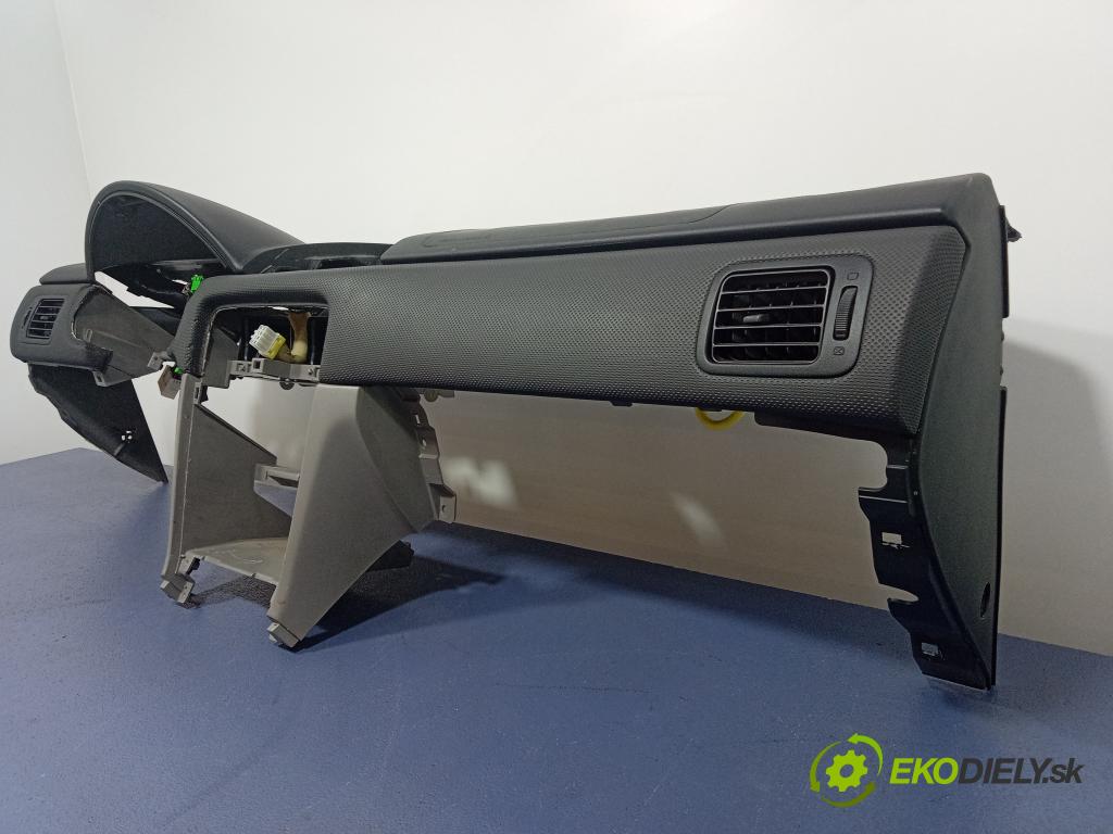 Subaru Forester 2007 kokpit,pristrojová doska 98221SA140