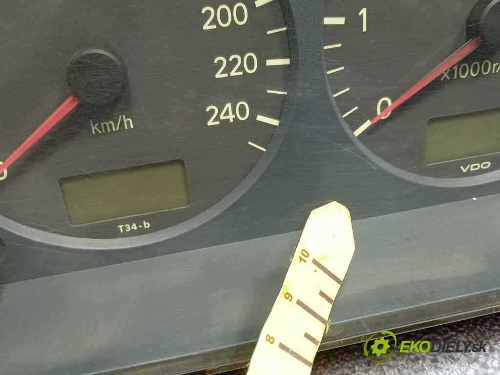 Toyota Avensis 1998 prístrojovka/ budíky 83800-85810