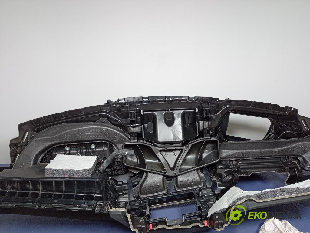 Bmw Seria 5 2017 kokpit,pristrojová doska 68413647