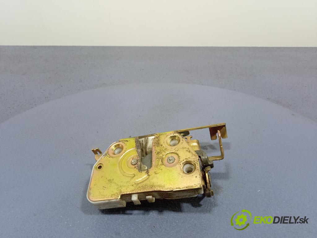 Mazda Mpv 2004 zámek dveře Zad: Levý: 01