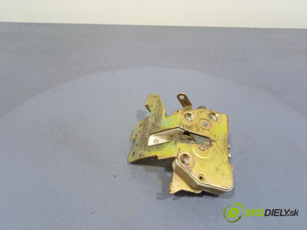 Mazda Mpv 2004 zámek dveře Zad: Levý: 01