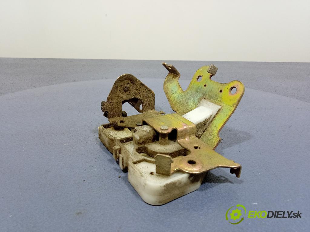 Mazda Mpv 2004 zámek dveře Zad: Levý: 01