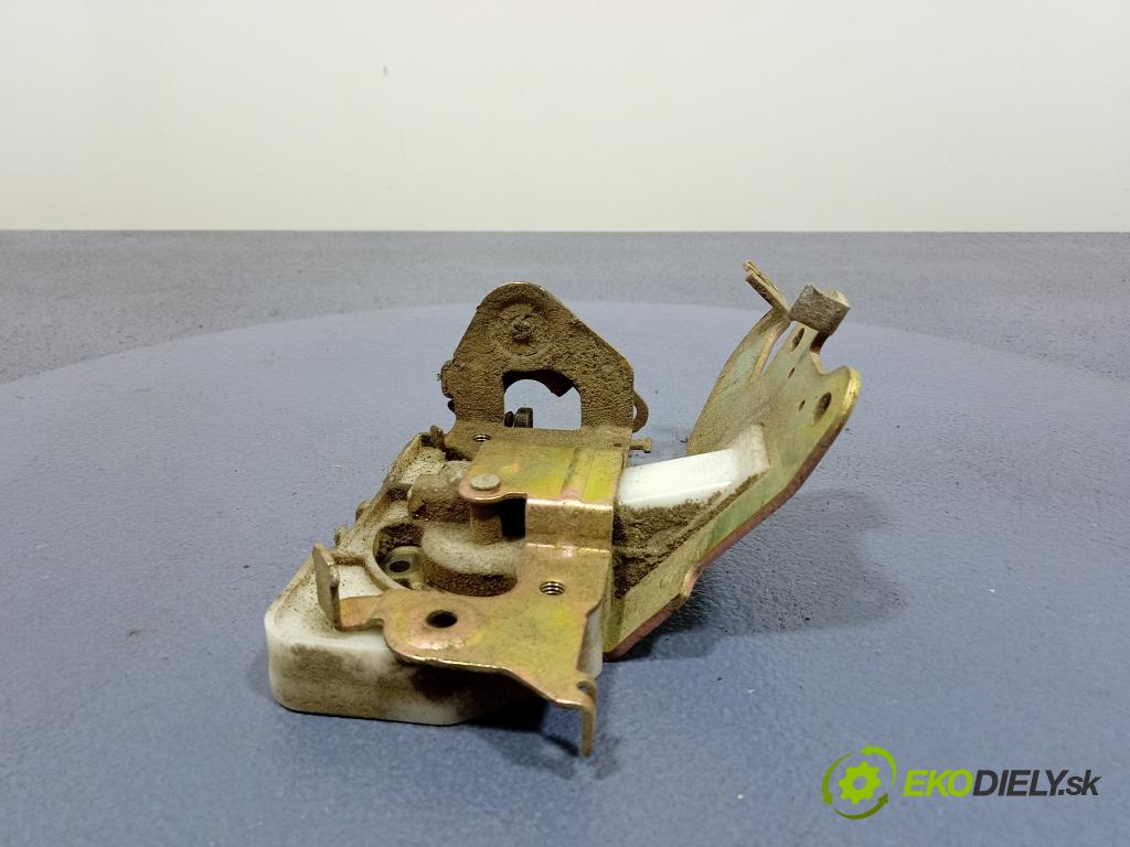 Mazda Mpv 2004 zámek dveře Zad: Levý: 01