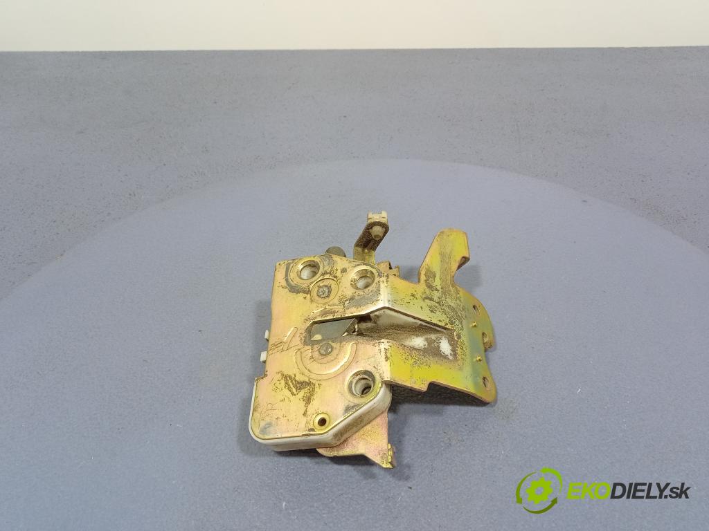 Mazda Mpv 2004 zámek dveře Zad: v pravo: 01