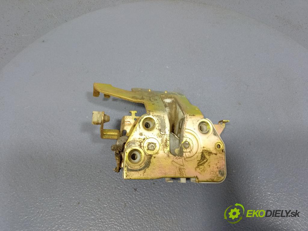Mazda Mpv 2004 zámek dveře Zad: v pravo: 01