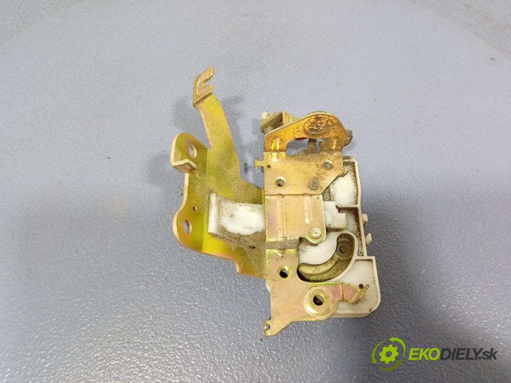 Mazda Mpv 2004 zámek dveře Zad: v pravo: 01