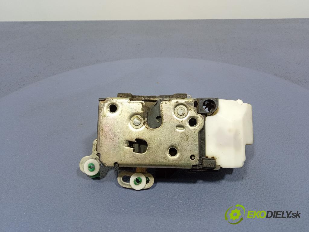 Alfa romeo 147 2002 zámek dveře před Levý: 01