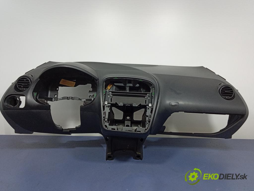 Seat Altea 2006 kokpit,pristrojová doska 5P1857003E