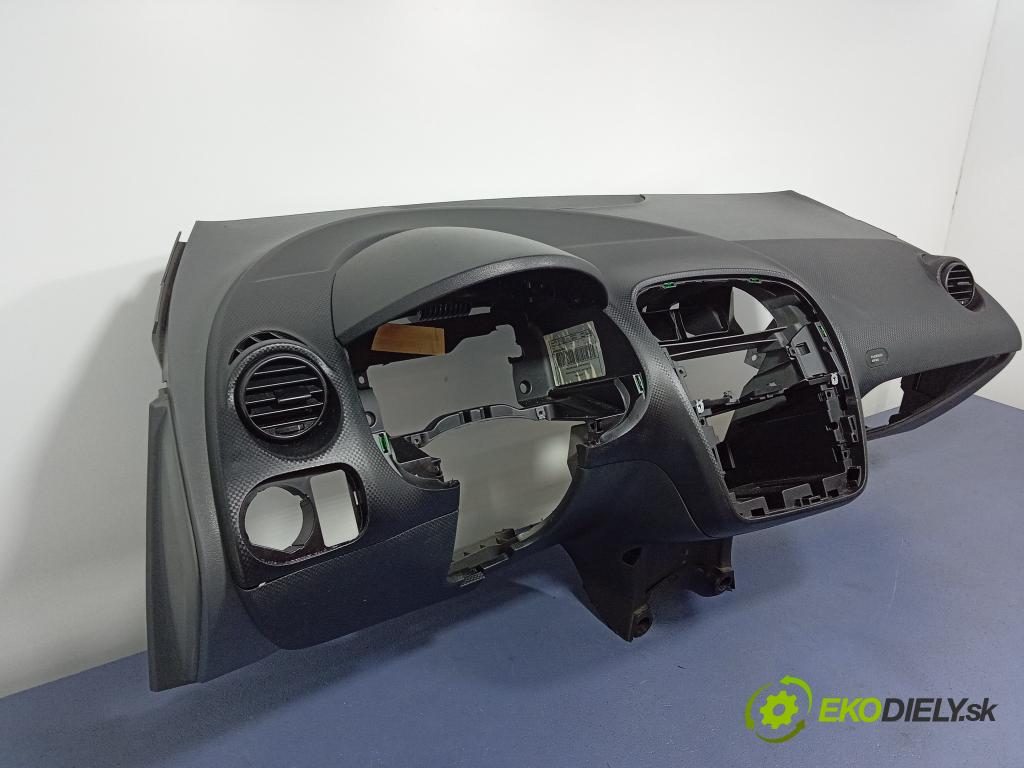 Seat Altea 2006 kokpit,pristrojová doska 5P1857003E