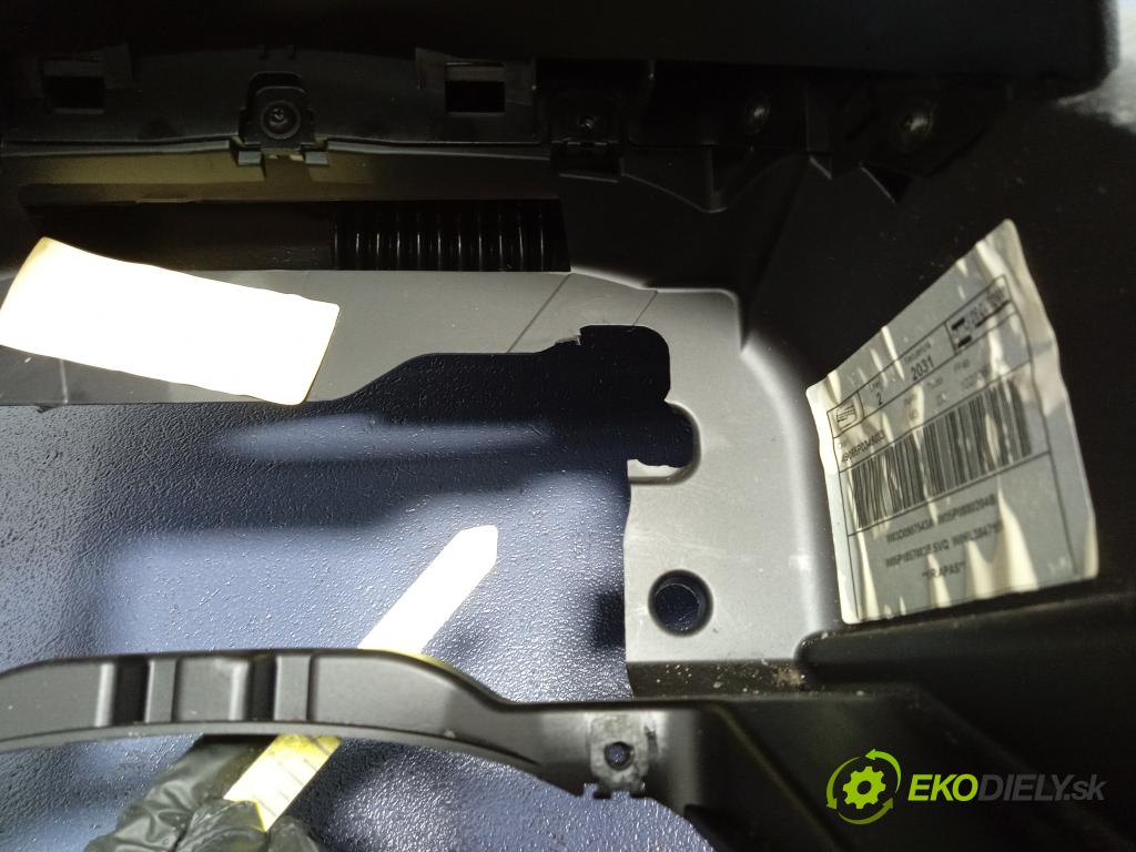 Seat Altea 2006 kokpit,pristrojová doska 5P1857003E