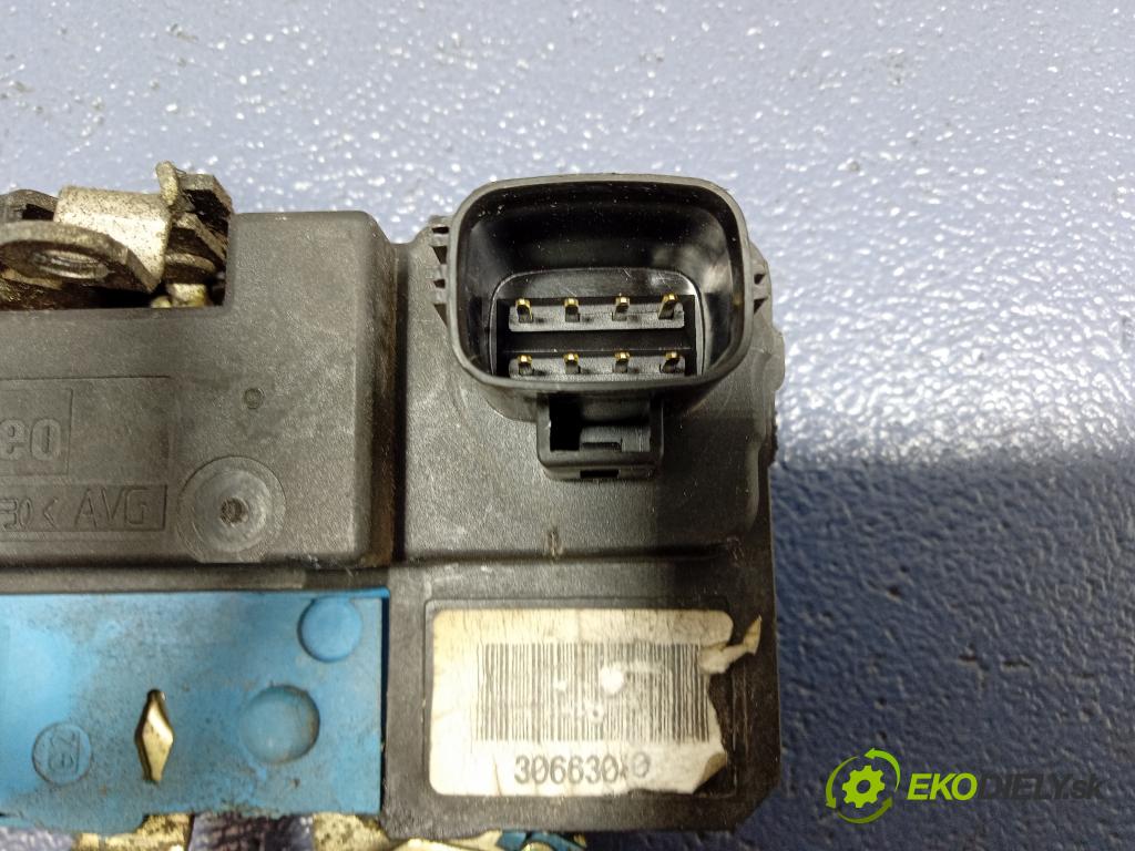 Volvo S60 0 zámek dveře před Levý: 30663040