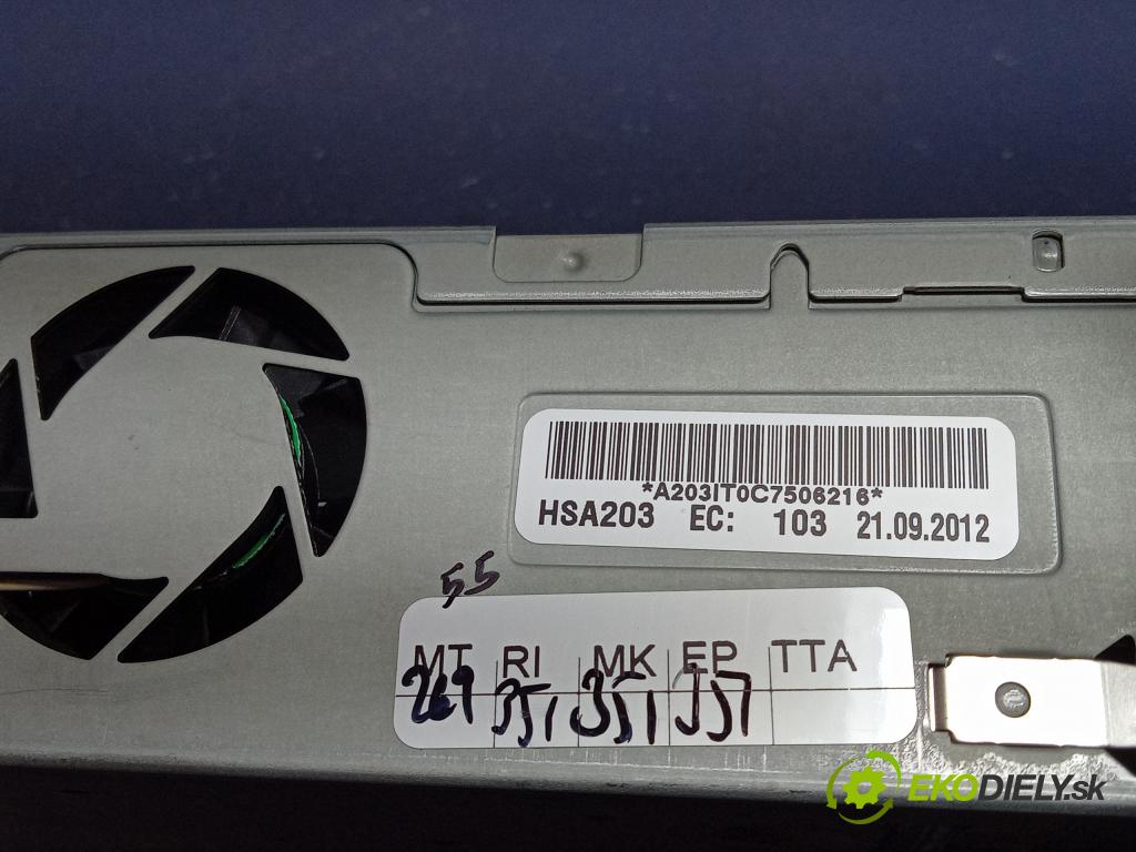Audi A4 2013 Radio I Navigácia: 8R1035664B