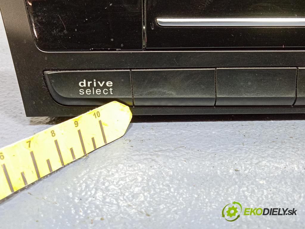 Audi A4 2013 Radio I Navigácia: 8R1035664B