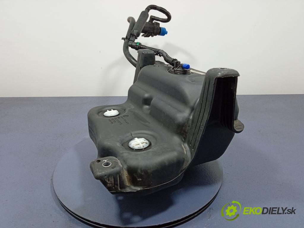 Skoda Superb 2015 Nádrž: AdBlue 3Q0131877C