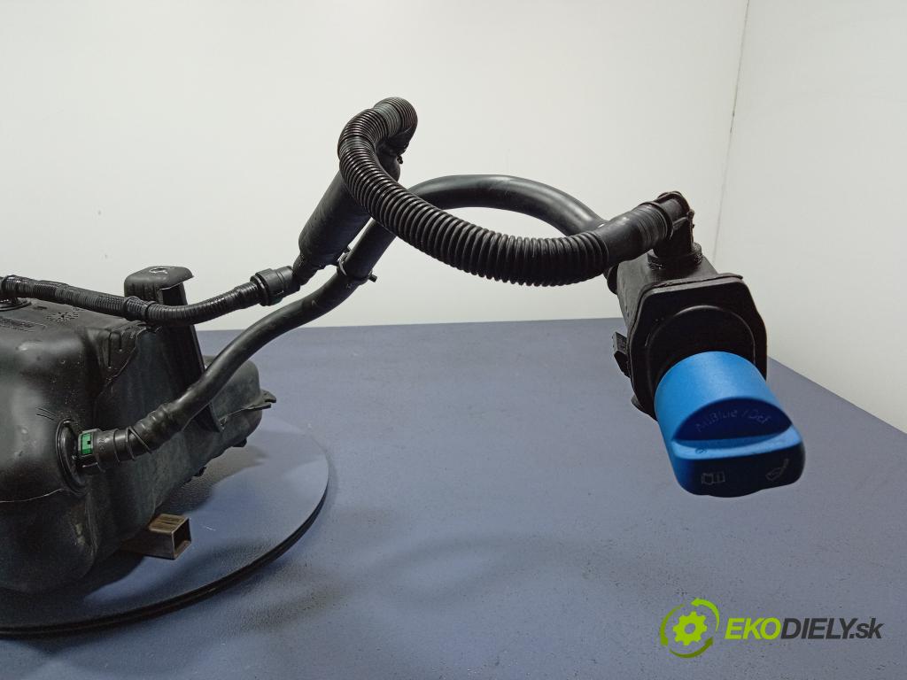 Skoda Superb 2015 Nádrž: AdBlue 3Q0131877C